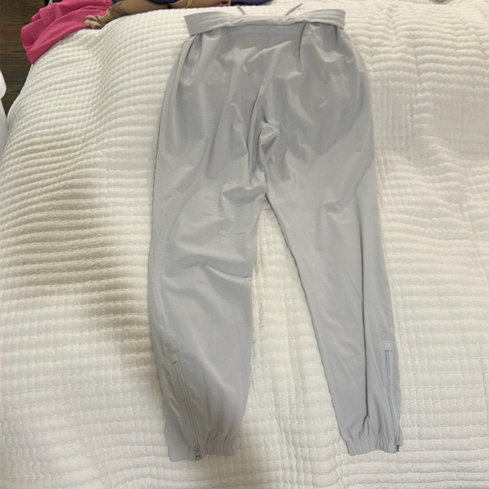 Size medium gently warn Lulu lemon joggers